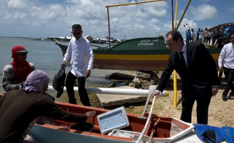 Guiuan (Philippines) (AFP). Le serment de Hollande à Guiuan: réussir la conférence sur le climat de Paris