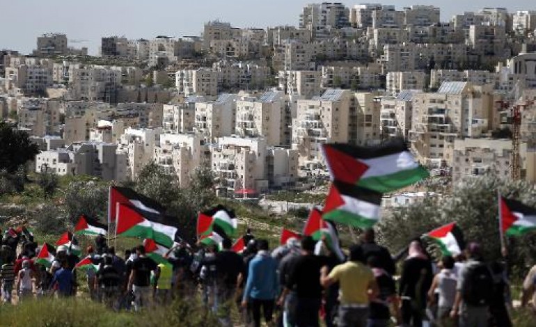Bilin (Territoires palestiniens) (AFP). Les Palestiniens marquent dix ans de mobilisation contre le mur sous les lacrymogènes