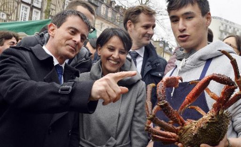 Rennes (AFP). Départementales: Valls en campagne sur un marché de Rennes