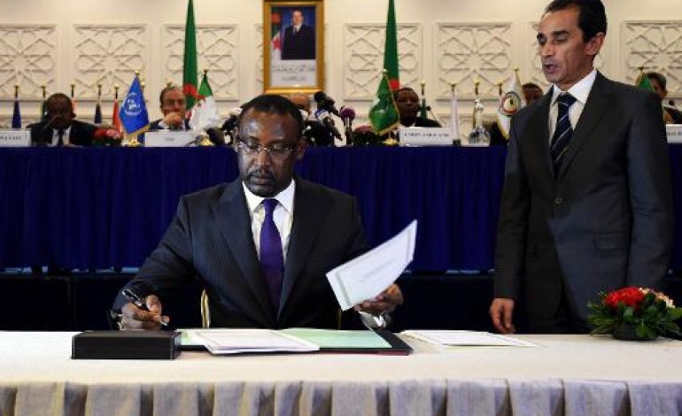 Alger (AFP). Mali: le camp gouvernemental signe un acccord de paix à Alger, les rebelles réclament du temps