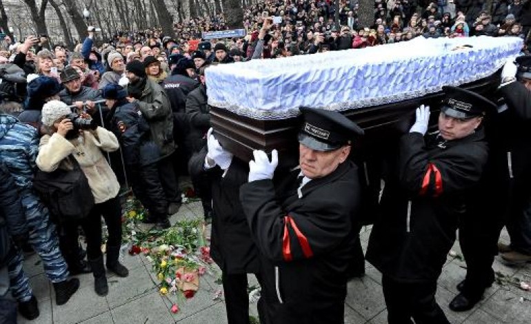 Moscou (AFP). Hommage de milliers de Moscovites à l'opposant Boris Nemtsov