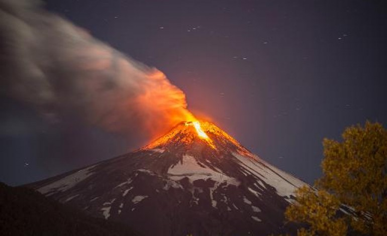 Pucón (Chili) (AFP). Chili: spectaculaire éruption du volcan Villarrica mais pas de dégâts