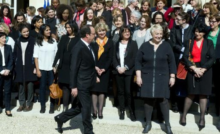 Paris (AFP). Hollande chantre de l'égalité hommes-femmes qui fait évoluer la France