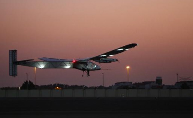 Abou Dhabi (AFP). Tour du monde à l'énergie solaire: Solar Impulse 2 décolle lundi