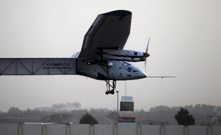 Abou Dhabi (AFP). Solar Impulse 2 a décollé pour un tour du monde: l'aventure commence