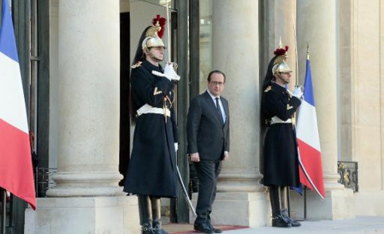 Paris (AFP). Accident en Argentine: Hollande exprime sa stupeur et son émotion 