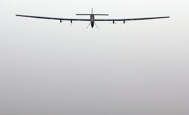 Ahmedabad (Inde) (AFP). L'avion solaire SI2 atterrit en Inde, 2e étape de son tour du monde