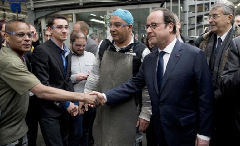 Saint-jean-de-Soudain (France) (AFP). En Isère, Hollande surfe sur la reprise et récuse la peur du FN