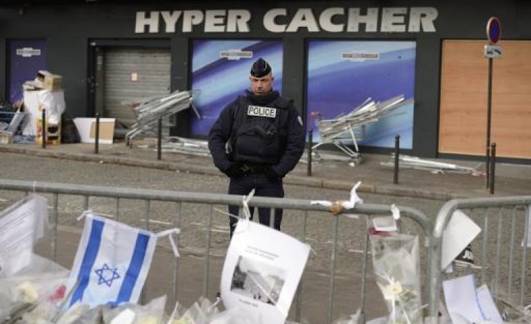 Paris (AFP). Attentats de Paris: l'Hyper Cacher de la porte de Vincennes rouvre