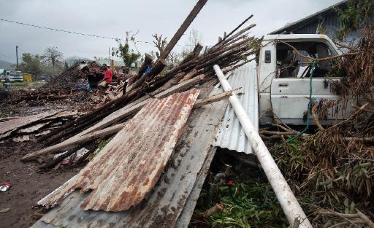 Suva (Fidji) (AFP). Cyclone Pam à Vanuatu: état d'urgence décrété, l'aide commence à arriver