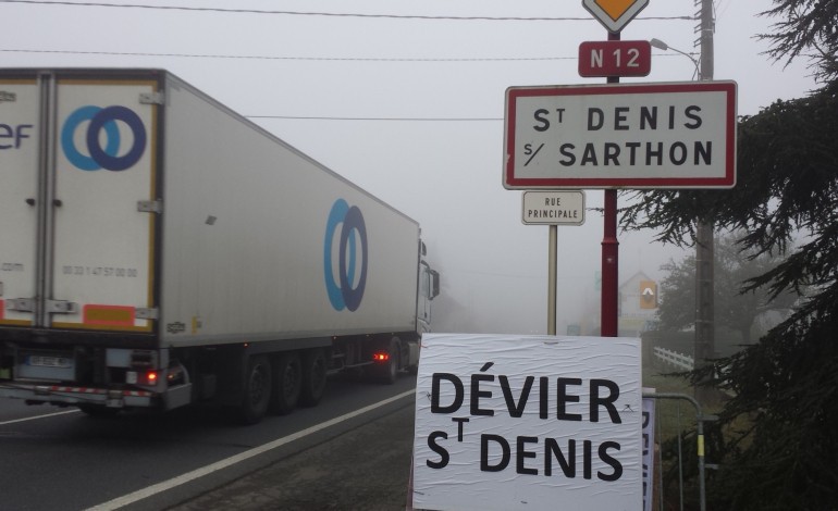 Déviation de la RN12 : 300 signatures à St Denis-sur-Sarthon