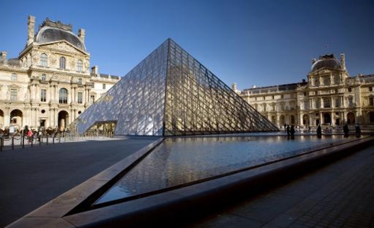 Paris (AFP). Saccages archéologiques : Hollande au Louvre pour lancer un cri d'alerte