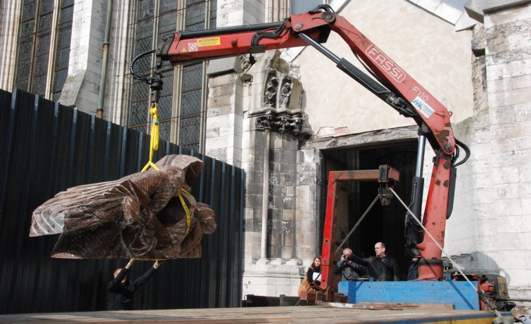 Festival Courant d'Art : une oeuvre de 2 tonnes arrive à la cathédrale de Rouen !