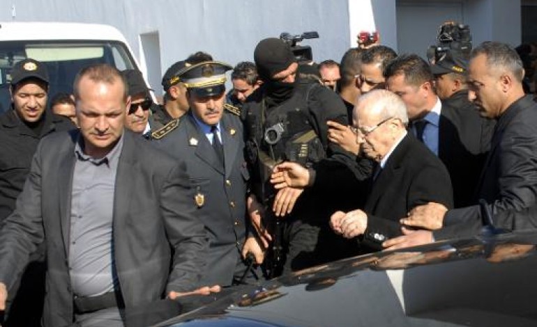 Paris (AFP). Tunis: un troisième auteur de l'attentat est en fuite, selon le président tunisien