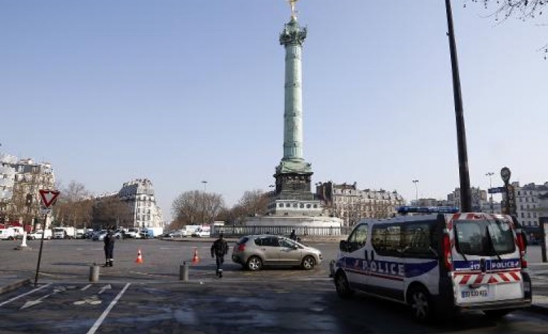 Paris (AFP). Circulation alternée à Paris jusqu'à lundi soir, près de 3.000 amendes