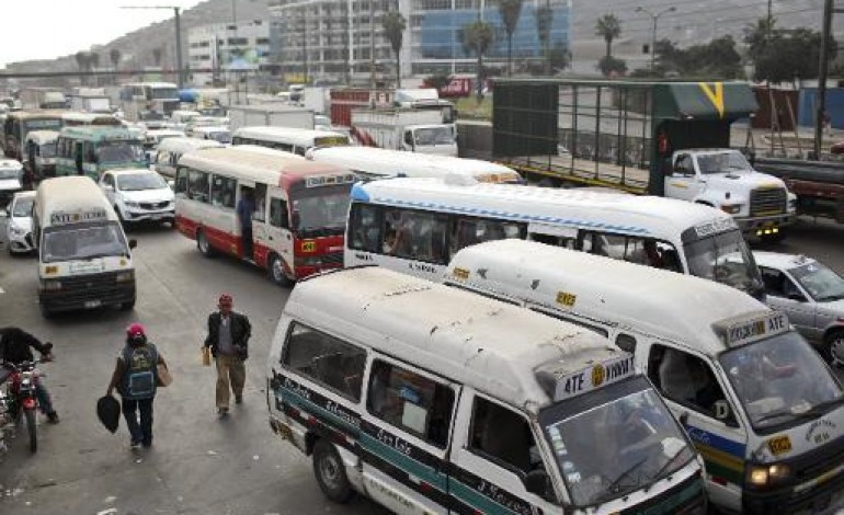 Lima (AFP). Pérou: au moins 34 morts dans un accident de car 