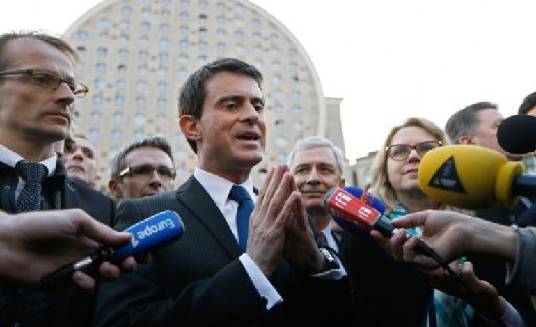 Paris (AFP). Départementales: Valls exhorte la droite à refuser le ni-ni