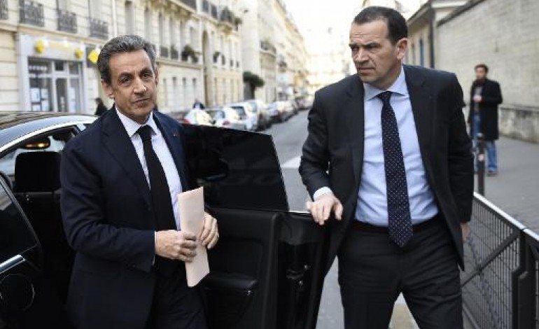 Paris (AFP). Départementales: Sarkozy ne déviera pas de sa ligne, ni FN ni PS 