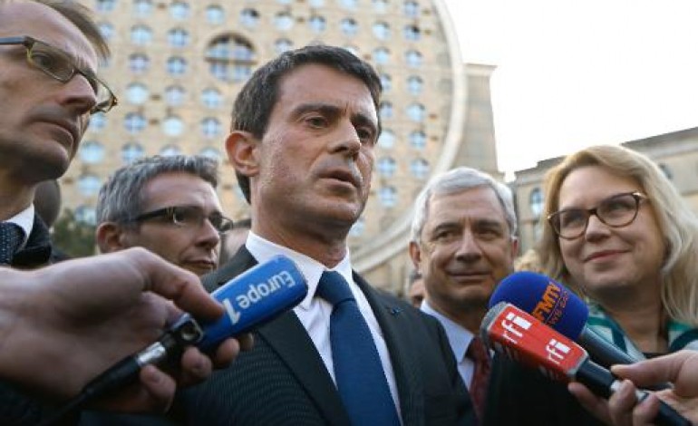 Paris (AFP). Départementales: Valls appelle Sarkozy à se reprendre après sa faute morale 