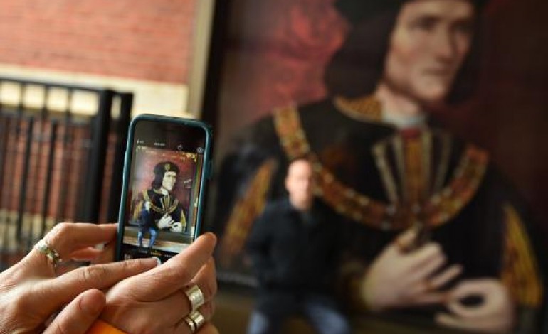 Leicester (Royaume-Uni) (AFP). Royaume-Uni: Richard III rejoint sa dernière demeure 