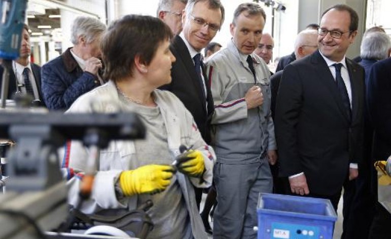 TREMERY (France) (AFP). Hollande surfe sur le sursaut économique et visite une usine PSA en Moselle