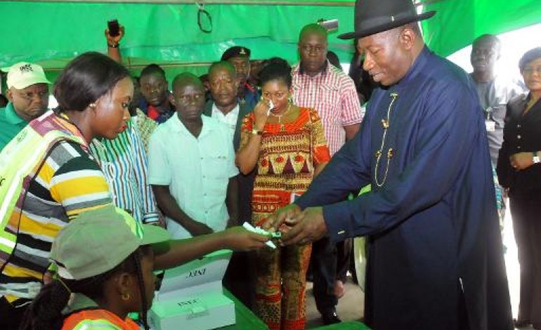 Abuja (AFP). Les Nigérians élisent leur président, des bureaux de vote attaqués