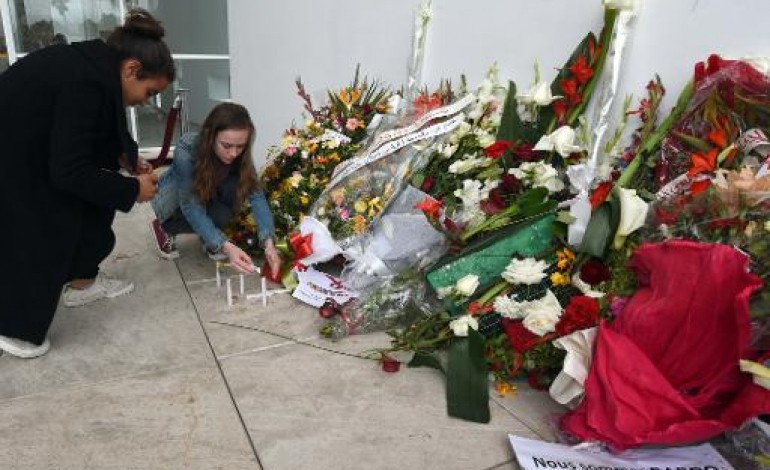 Paris (AFP). Attentat de Tunis : Hollande annonce un quatrième décès français