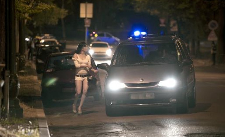 Paris (AFP). Sanctionner les prostituées ou les clients: le débat arrive au Sénat