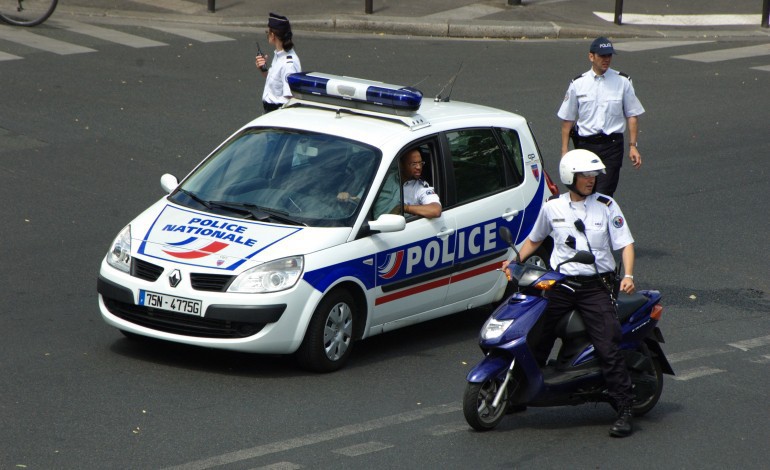 Un policier percuté par une voiture à Elbeuf 