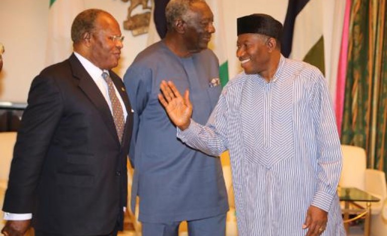 Abuja (AFP). Le Nigeria attend de connaître son prochain président, premiers résultats partiels serrés 