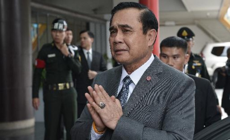 Bangkok (AFP). En Thaïlande, la junte va lever la loi martiale mais conserver les pleins pouvoirs