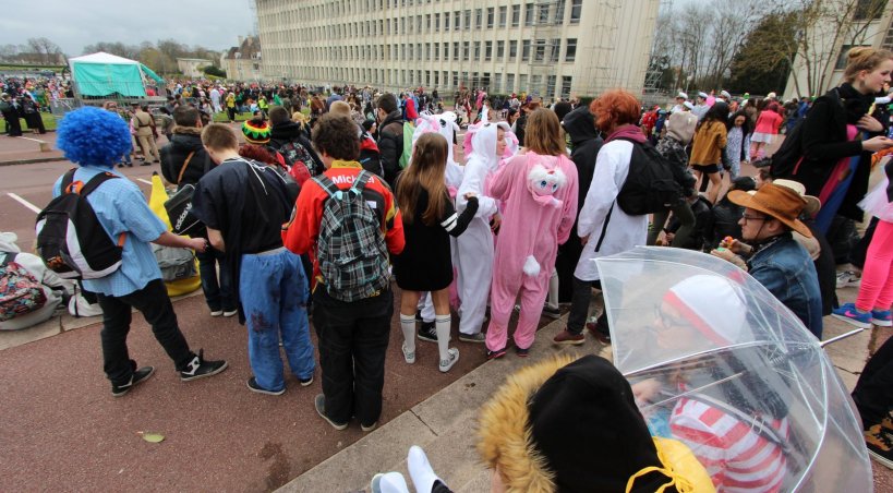 Carnaval étudiant de Caen 2015, avant le défilé.