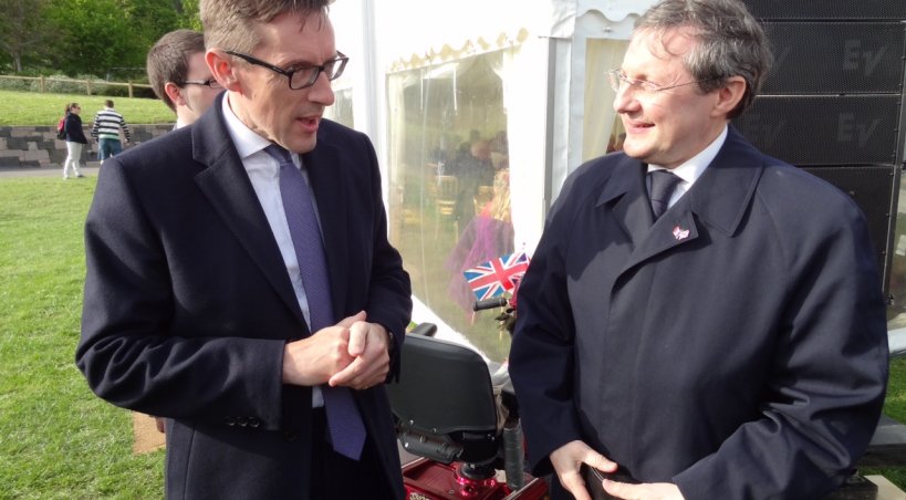 Philippe Bas en conversation avec Ian Gorst, Premier Ministre de Jersey