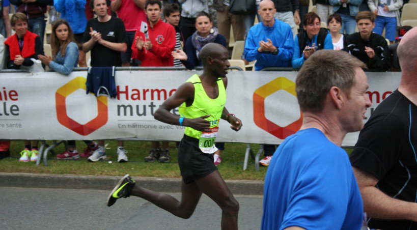 Le kényan Charles Korir à bouclé le semi-marathon en 1h 5min 52sec - Victor Virette