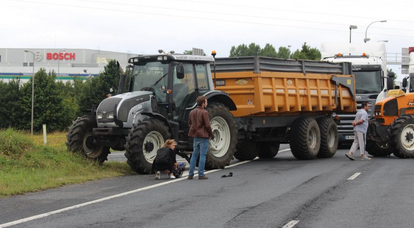 Crise agricole à Caen. Le périphérique de Caen bloquée.