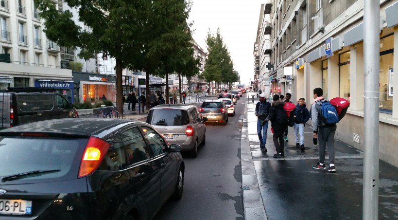 La rue de la République est déjà paralysée à 8h ce matin.