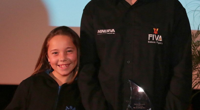 Lucile Helard (8 ans), plus jeune lauréate de l'année en compagnie du Champion des Champions, Alexis LOISON (voile) - David Daguier