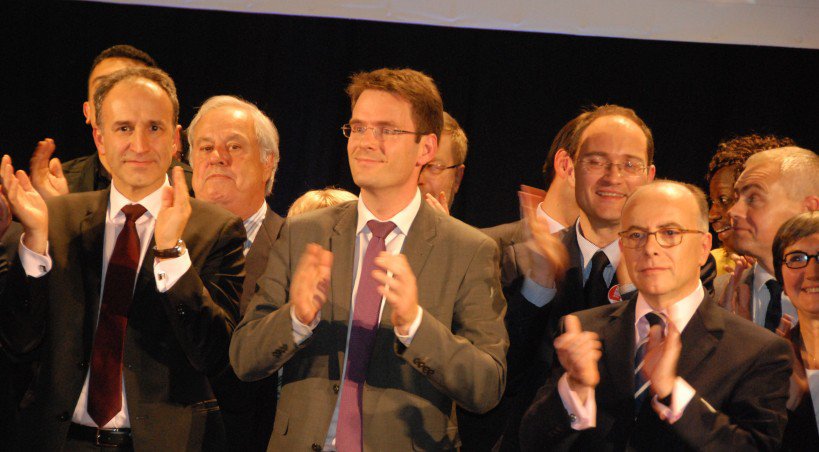 Frédéric Sanchez, Nicolas Mayer-Rossignol et Bernard Cazeneuve à la fin du meeting.