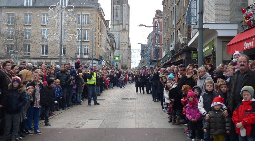 La foule attendant le Père Noël - 2014 - La Manche Libre
