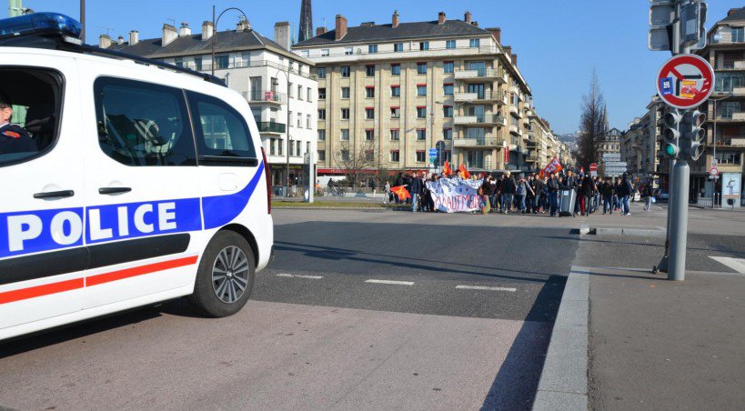 Au total, près de 2000 personnes manifestaient ce jeudi 17 mars à Rouen. - L. Picard / Tendance Ouest