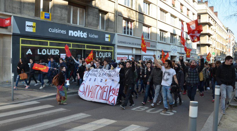 200 jeunes lycéens et étudiants faisaient partie du cortège de manifestants. - L. Picard / Tendance Ouest