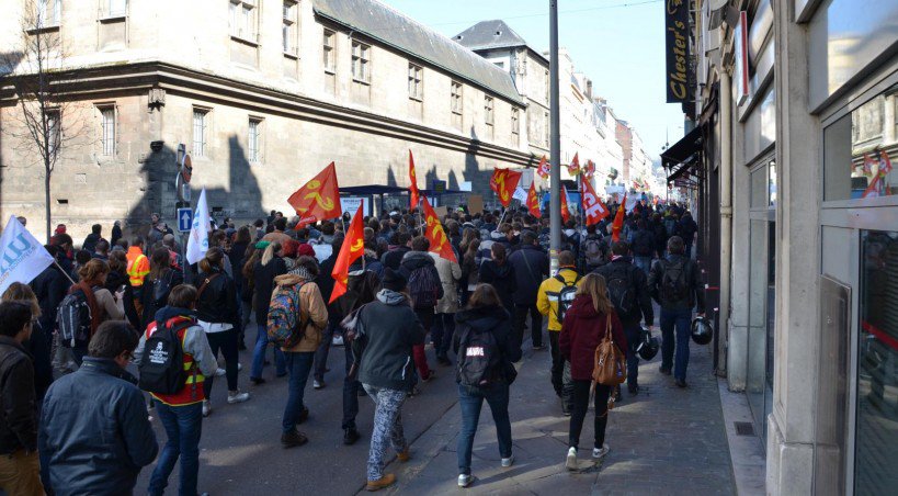 Au total, près de 2000 personnes manifestaient ce jeudi 17 mars à Rouen. - L. Picard / Tendance Ouest