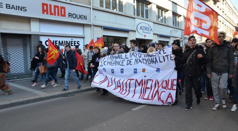 200 jeunes lycéens et étudiants faisaient partie du cortège de manifestants. - L. Picard / Tendance Ouest