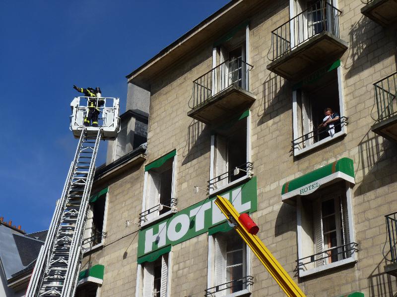 Incendie rue Neuve Saint-Jean à Caen. - Alexis Duval