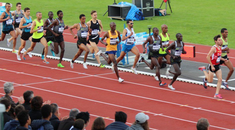 Le Burundais Olivier Iraburata, au centre en jaune, s'est imposé sur le 5 000m. - Tendance Ouest