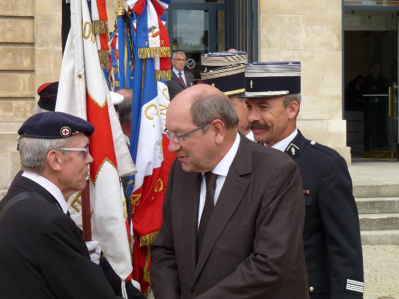 Philipe Duron, député-maire de Caen, salut un vétérant - Loïc Picard - Tendance Ouest