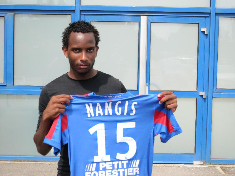 Lenny Nagis pose avec son premier maillot chez les pros. - Jelena Kovacevic, Stade Malherbe.