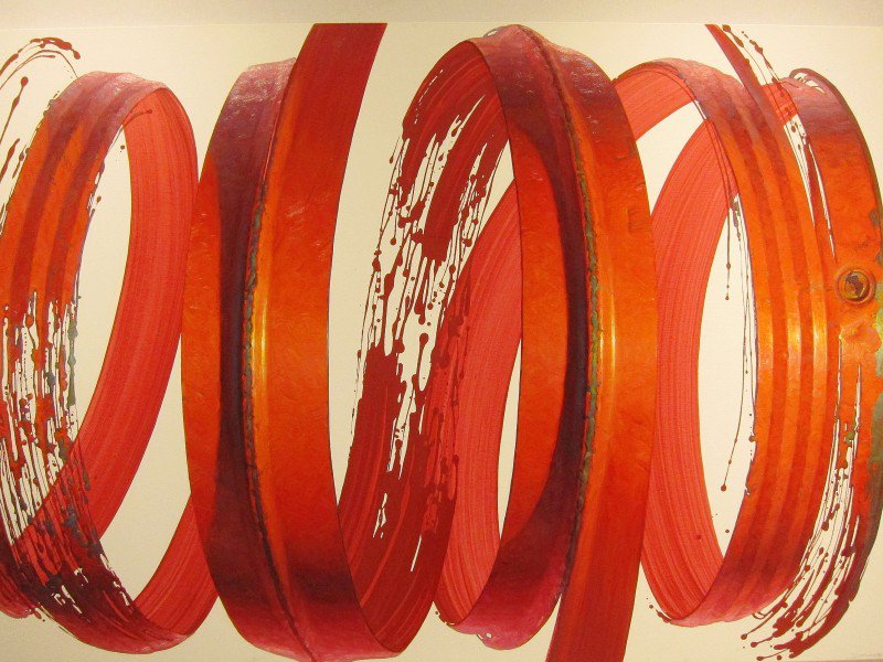 "Red barrel", technique mixte d'Arthur Djoroukhian, qui travaille depuis 10 ans sur le thème du baril ...