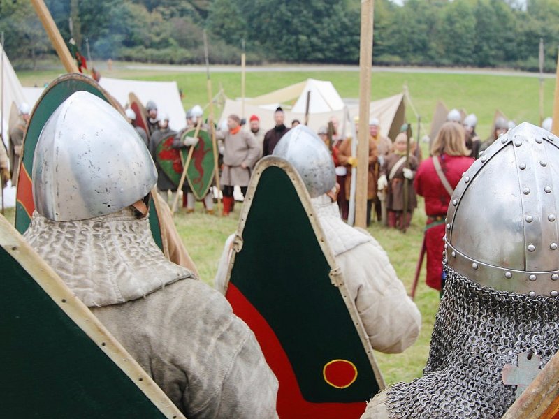 Répétition en cours à Battle, où les participants à la reconstitution de la bataille d'Hastings ont installés leur campement. Jeudi 13 octobre 2016. - Maxence Gorréguès