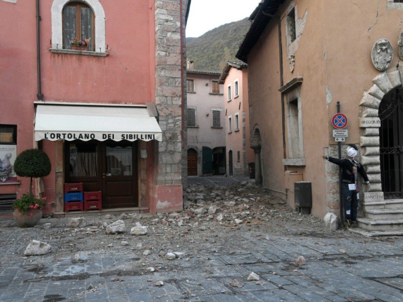 Dégâts dans le village de Visso, dans le centre de l'Italie après le séisme, le 27 octobre 2016 - TIZIANA FABI [AFP]